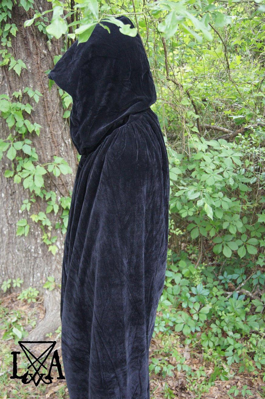 Red / Black Hooded Cloak Full Long Velvet Cape Unisex – The Luciferian  Apotheca